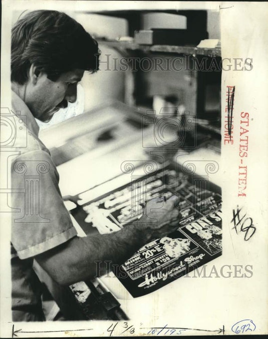 1978 Press Photo Engravers use page negative to make press plate- Historic Images