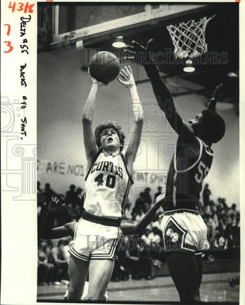 1982 Press Photo Delta&#39;s Leotis King blocks shot by Curtis&#39; Garrett Plaisance- Historic Images