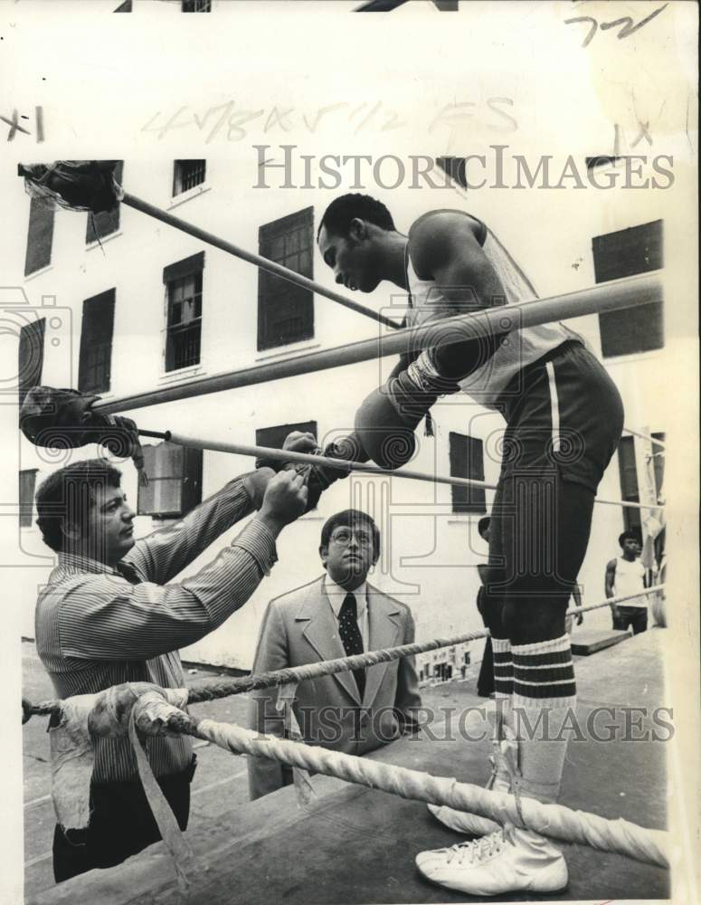 1975 Press Photo Marcell Green sparring before Holiday Boxing Show in Kennedy- Historic Images