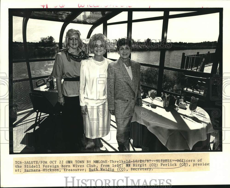 Load image into Gallery viewer, 1987 Press Photo Officers of the Slidell Foreign Born Wives Club - noc04835
