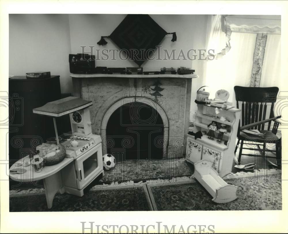 1994 Press Photo Home of Al Parra, Under Renovation, Marble Mantle- Historic Images