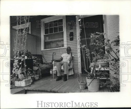 1977 Press Photo Oscar Pierre, blind, 82 year old veteran of 8709 Seannette St