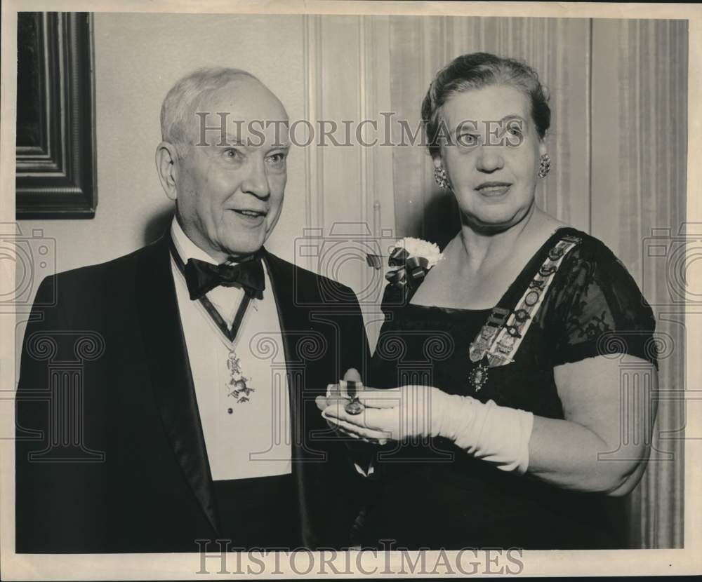 1959 Press Photo Herbert Parker &amp; Mrs. John Weitz- Sons of American Revolution