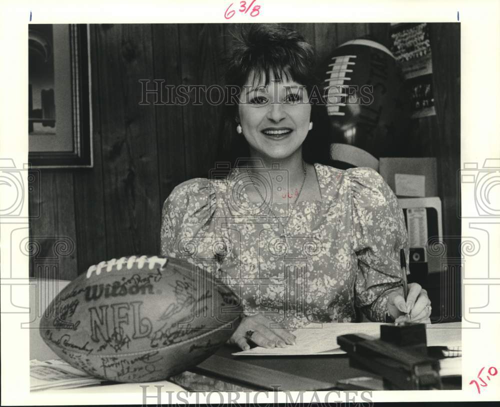 1989 Press Photo Annie Perez, New Orleans Saints football team PR secretary- Historic Images