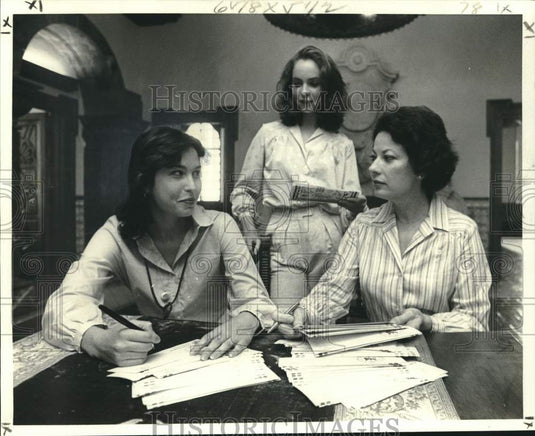 1978 Press Photo Festival Officials planning for the France-Louisiana Festival - Historic Images