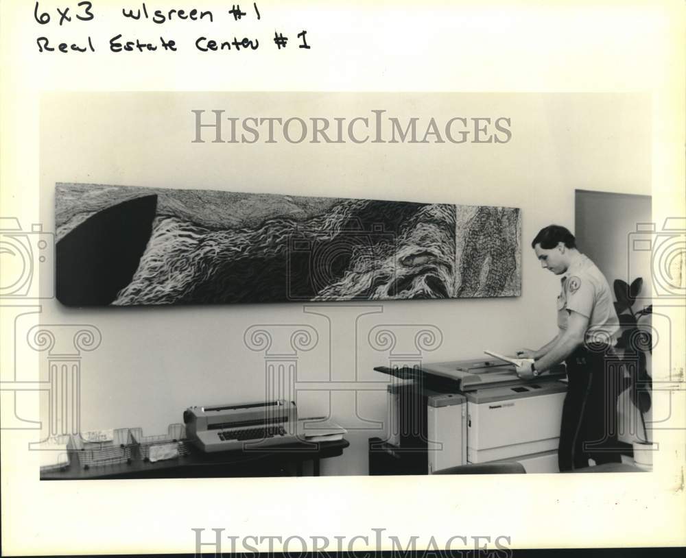 1990 Press Photo New Orleans Officer Ronald Laporte, Jr. beside &quot;In The Current&quot;- Historic Images