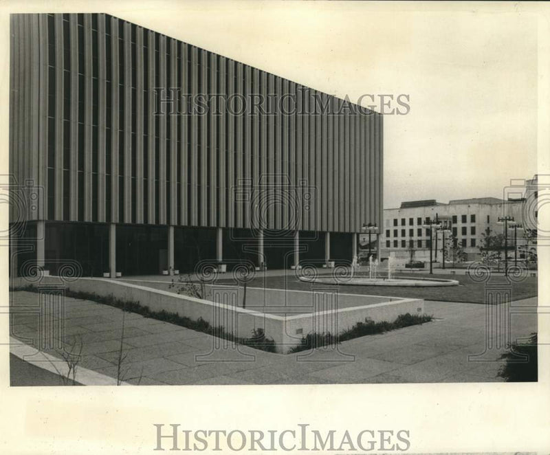 Load image into Gallery viewer, 1969 Press Photo Police headquarters building in Louisiana - noc05574
