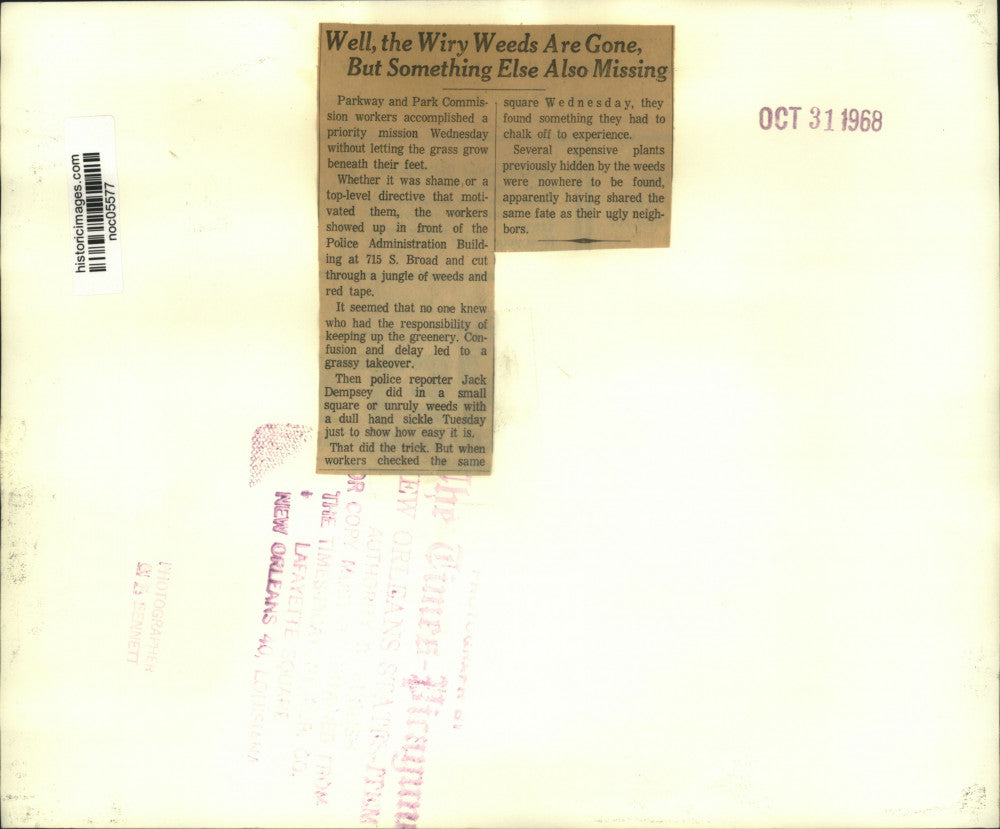 1968 Press Photo Park workers cut weeds at Police building in Louisiana