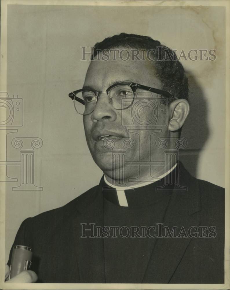 1965 Press Photo Bishop Harold R. Perry of New Orleans - noc05770