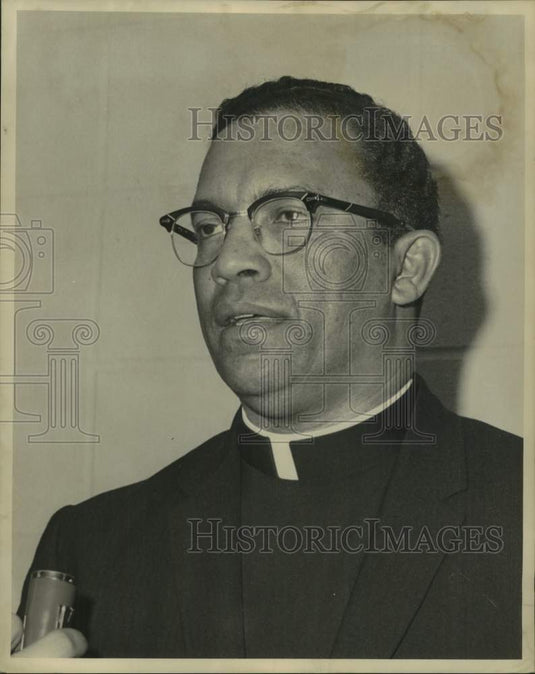 1965 Press Photo Bishop Harold R. Perry of New Orleans - noc05770