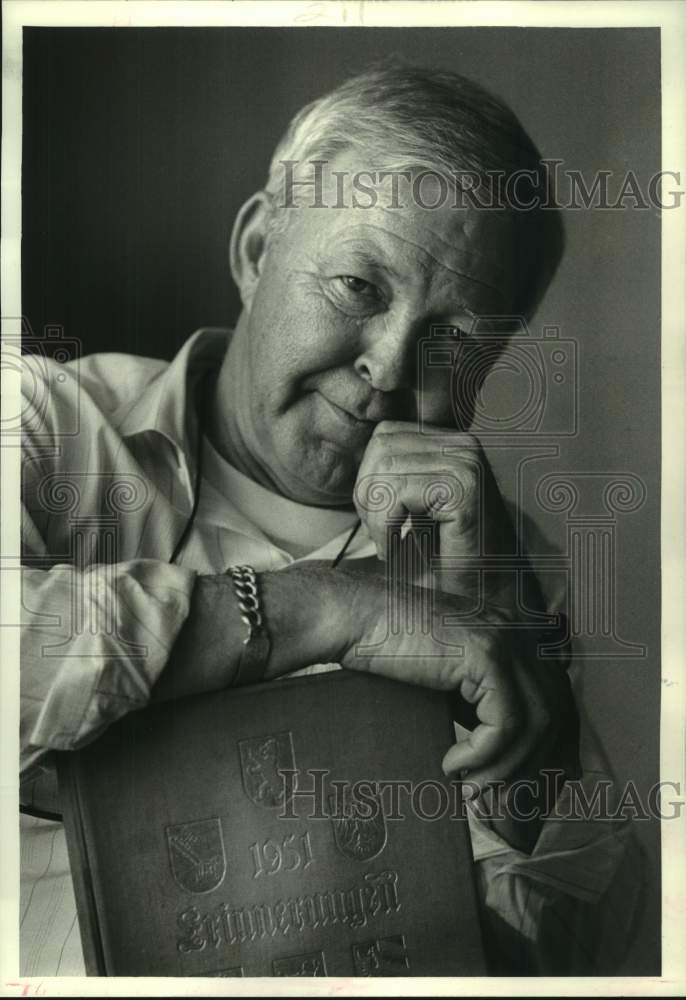 1987 Press Photo European High School Alumni Association - Richard Person- Historic Images