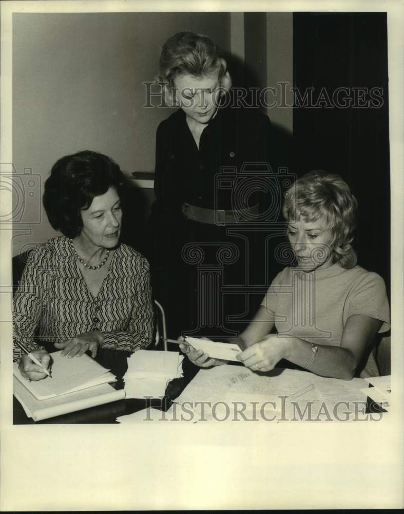 1970 Press Photo Organizers of Fashion Benefit at Masonic Temple in New Orleans- Historic Images