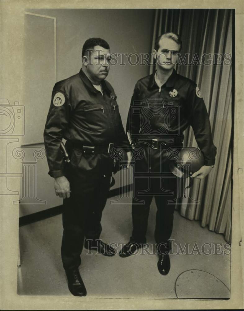 1971 Press Photo New Orleans Police - Leary Adams, Ronald Cannatella - noc05805- Historic Images