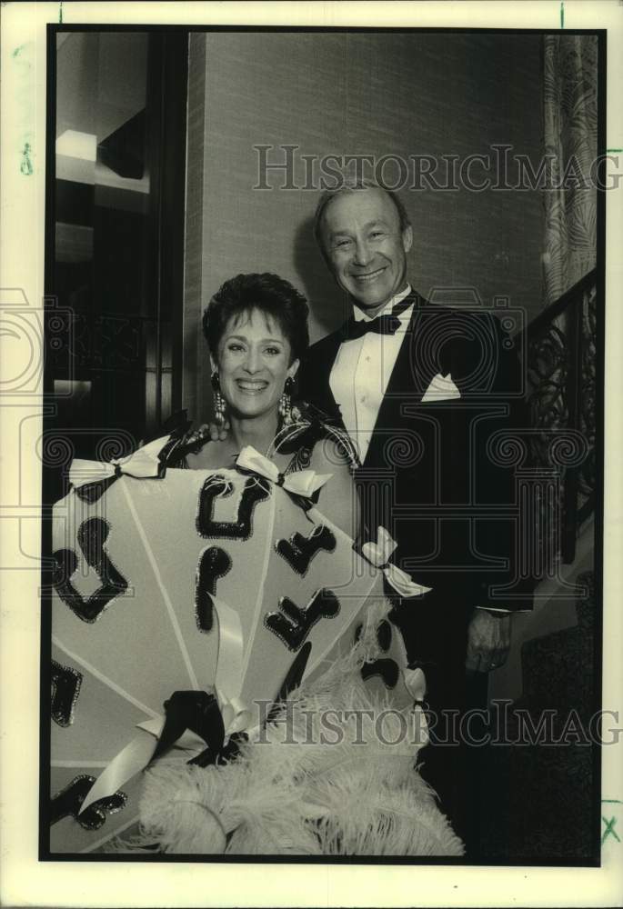 1990 Press Photo Lynn &amp; Judge Steven Plotkin at the Opus Ball - noc05866- Historic Images