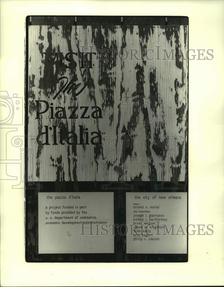 1984 Press Photo The Piazza d&#39;Italia Sign in New Orleans, Louisiana- Historic Images