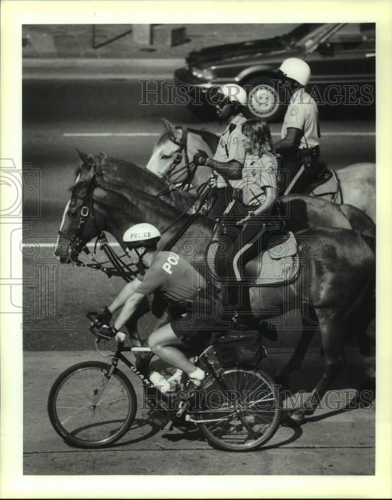 1993 Press Photo Horse and bicycle police patrol Canal Street- Historic Images