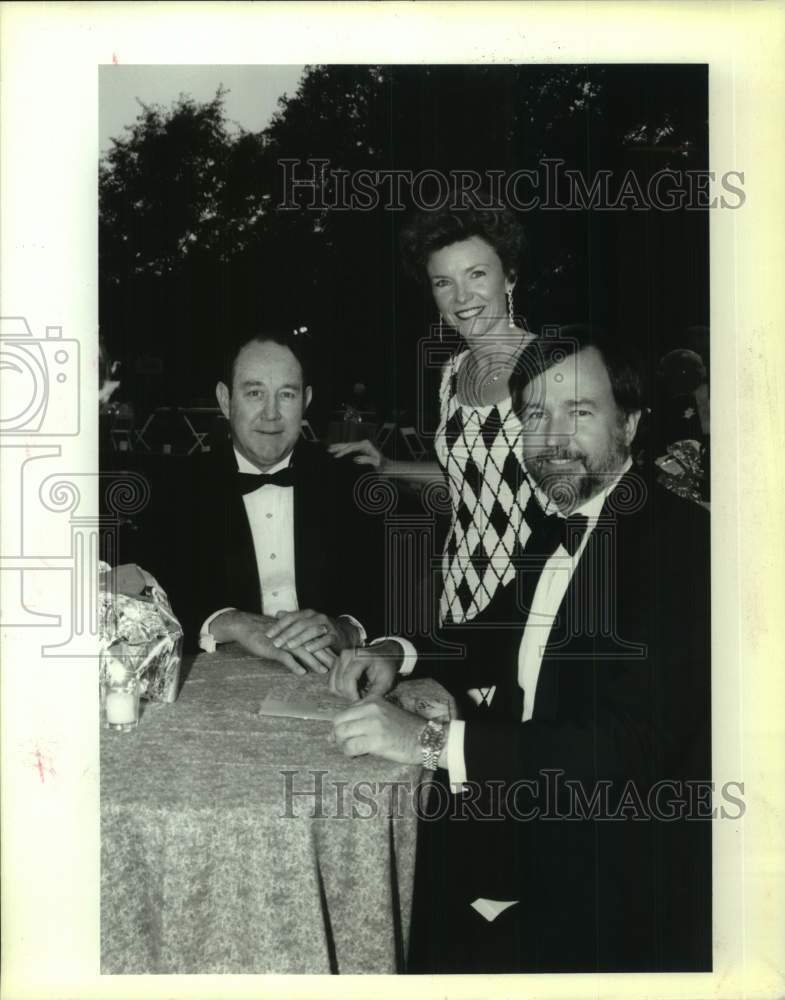 1992 Press Photo Zoo To Do - Bob Howson and Sydney and Lea Perez- Historic Images