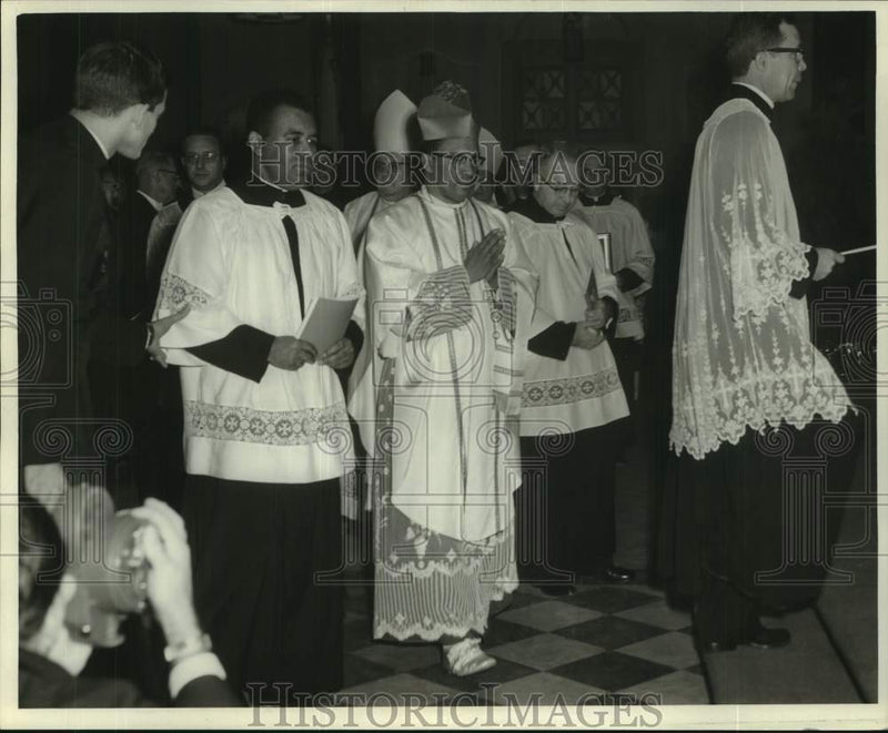 Load image into Gallery viewer, 1966 Press Photo New Orleans - Bishop Harold R. Perry at Consecration Mass
