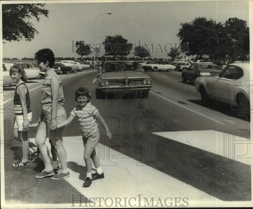 1968 Press Photo Crosswalk in New Orleans, Louisiana- Historic Images