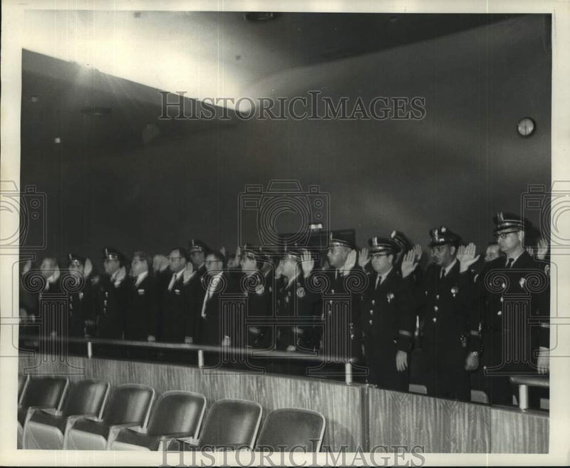 Load image into Gallery viewer, 1968 Press Photo Group Swearing-In for Police Promotions at Council Chambers
