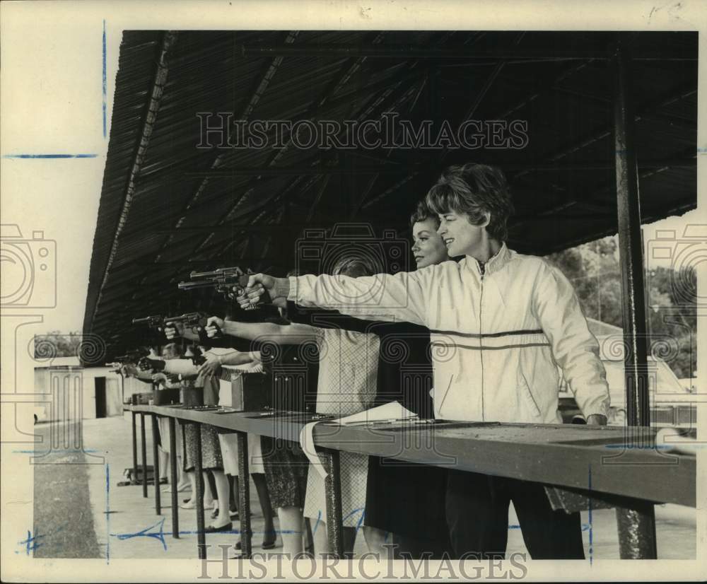 1967 Press Photo New Orleans Police Department, Women&#39;s Self Protection Course