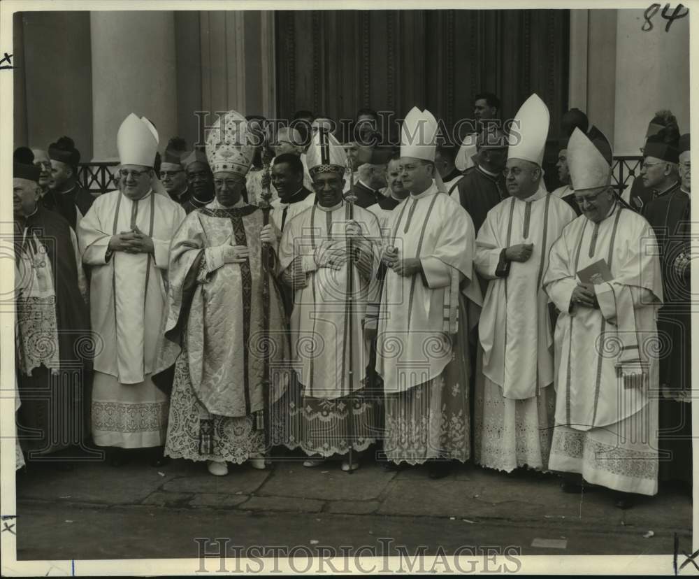 1966 Press Photo Clergymen during Consecration Mass in St. Louis Basilica - Historic Images