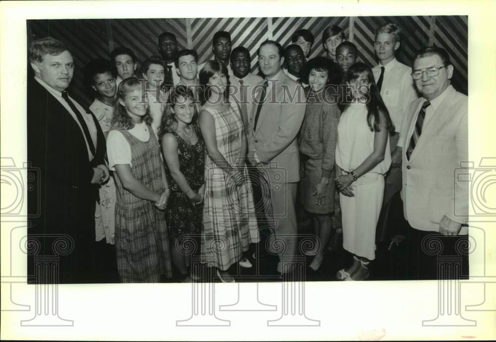 1989 Press Photo Mandeville High Athletes honored- Chamber of Commerce luncheon- Historic Images