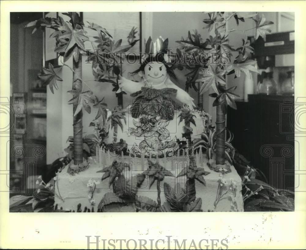 1988 Press Photo Star Theater in Covington celebrates book anniversary with cake- Historic Images