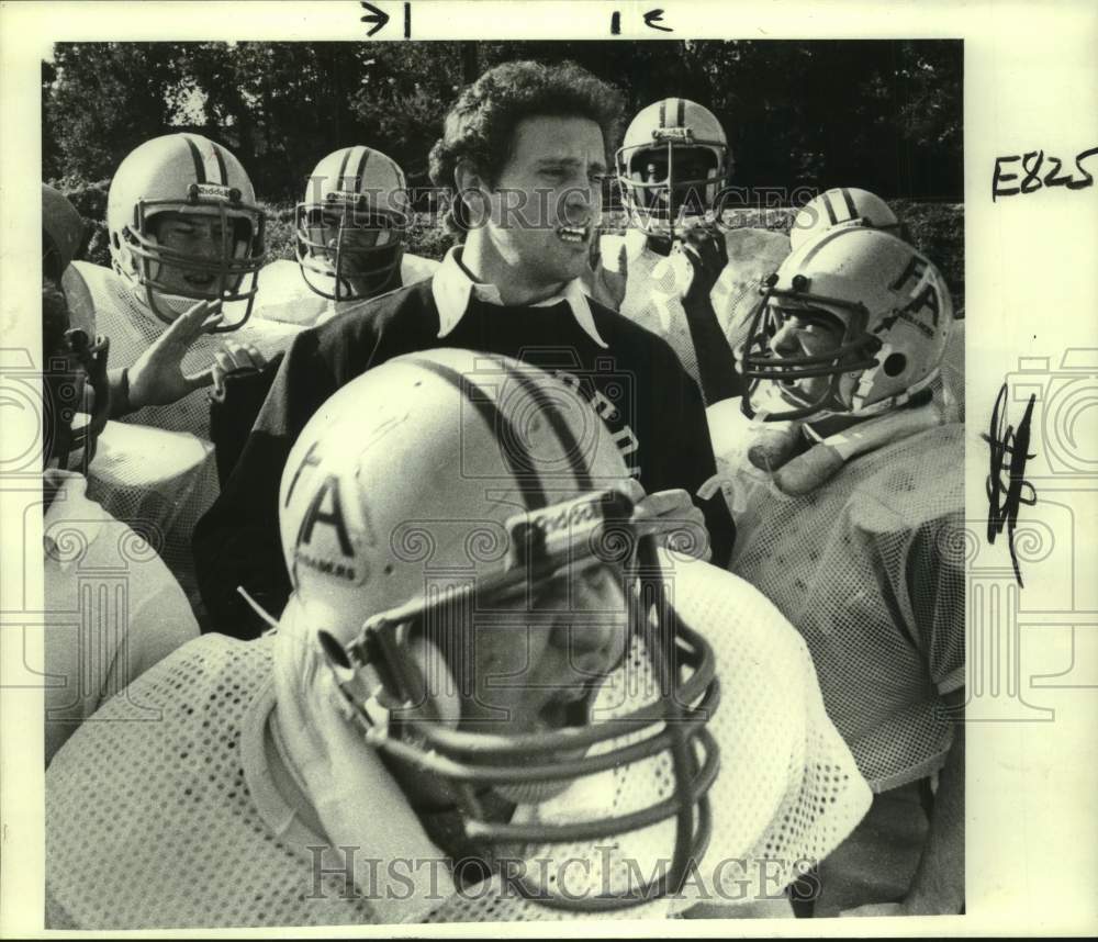 1985 Press Photo First Assembly&#39;s Coach Mark Robert with the football team- Historic Images