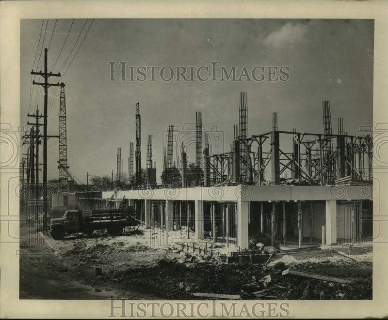 Load image into Gallery viewer, 1965 Press Photo Construction of New Orleans police complex - noc06901
