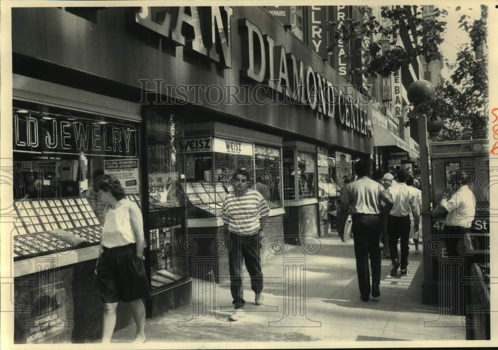 1988 Press Photo Manhattan - Jewelry Stores in Diamond District - noc06913