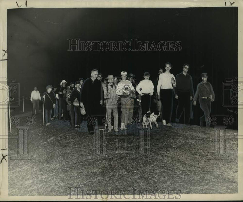 Load image into Gallery viewer, 1963 Press Photo New Orleans Recreation Department-Sponsored Hike - noc06921
