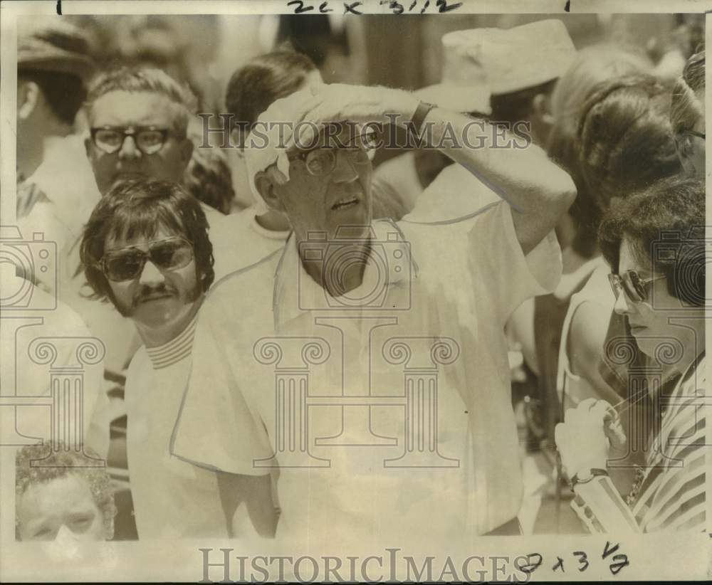 1971 Press Photo Bystander during Pirogue Race - noc07013- Historic Images