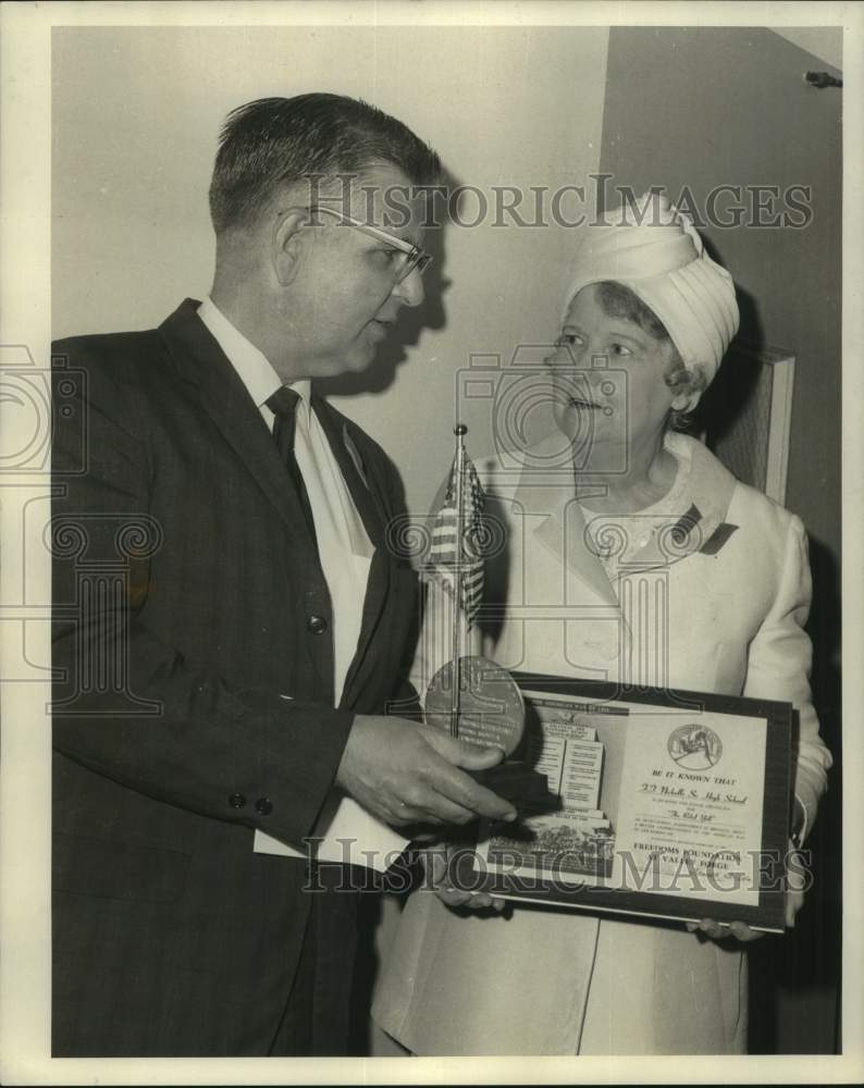 1968 Press Photo Eldon Pletcher receiving an award - noc07041