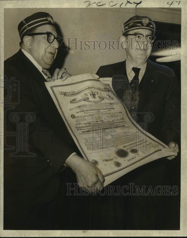 1972 Press Photo Free and Accepted Mason Joseph Pisciotta, receives charter- Historic Images