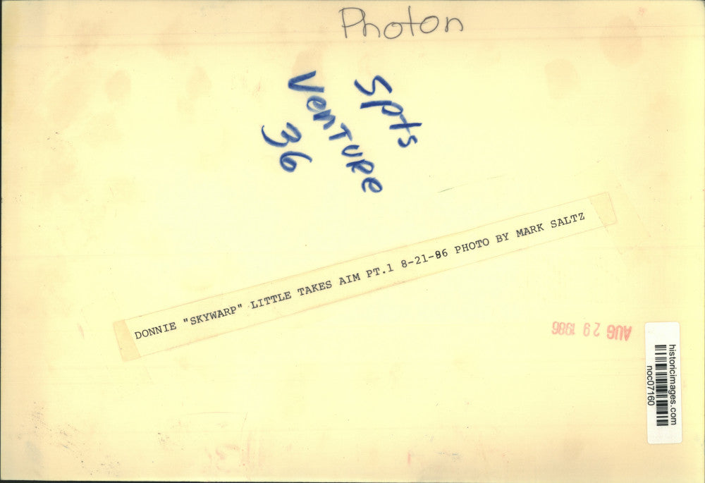1968 Press Photo Donnie &quot;Skywarp&quot; Little takes aim-Photon Shooting - noc07160