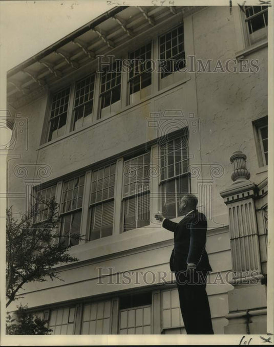 1964 Press Photo Joseph Abraham Jr., principal of S.J. Peters Junior High School