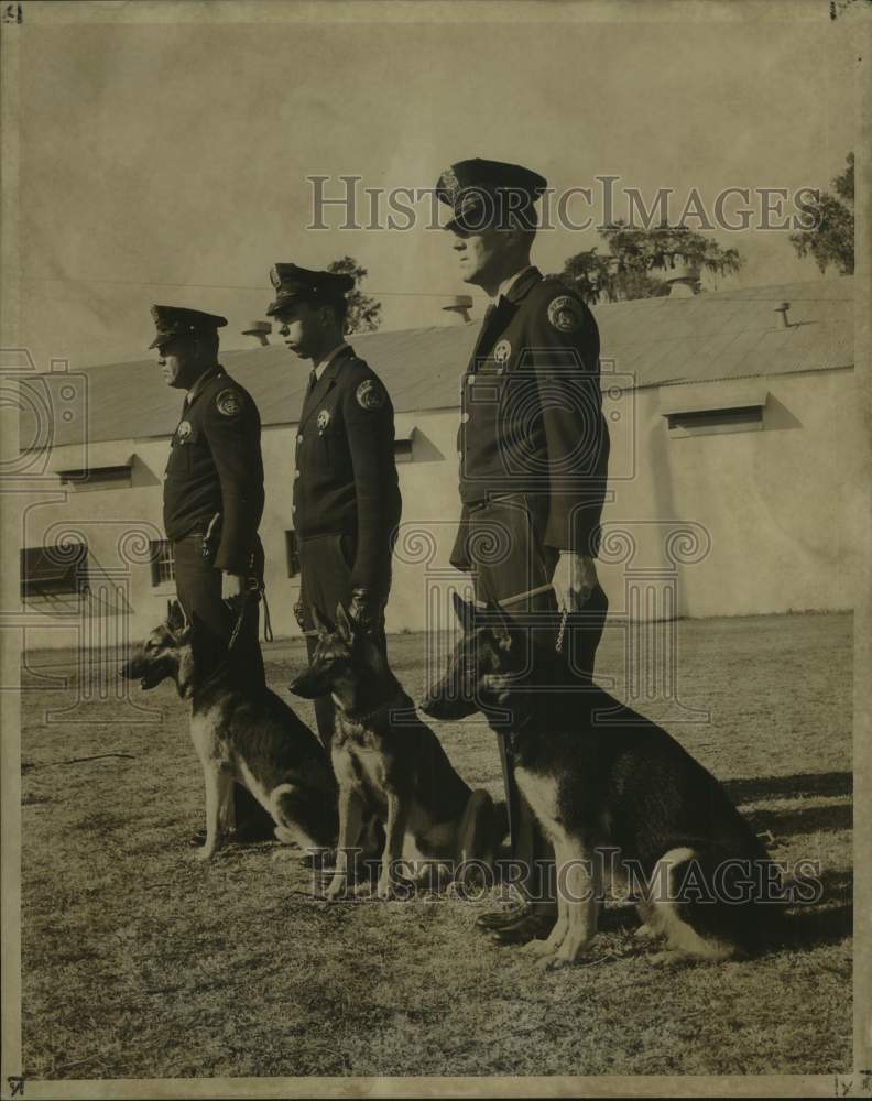 1961 Press Photo Patrolman Edgar McGehee &amp; K9 Skipper along with fellow trainees- Historic Images