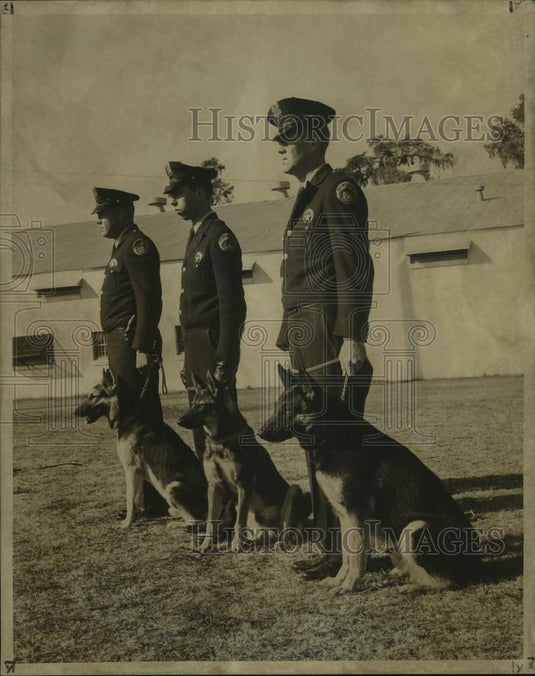 1961 Press Photo Patrolman Edgar McGehee & K9 Skipper along with fellow trainees- Historic Images