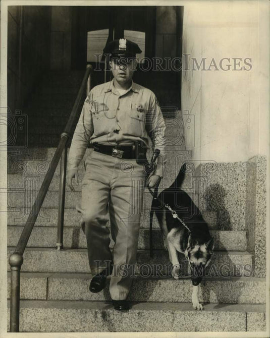 1961 Press Photo K-9 New Orleans Police officer and his dog - noc07183