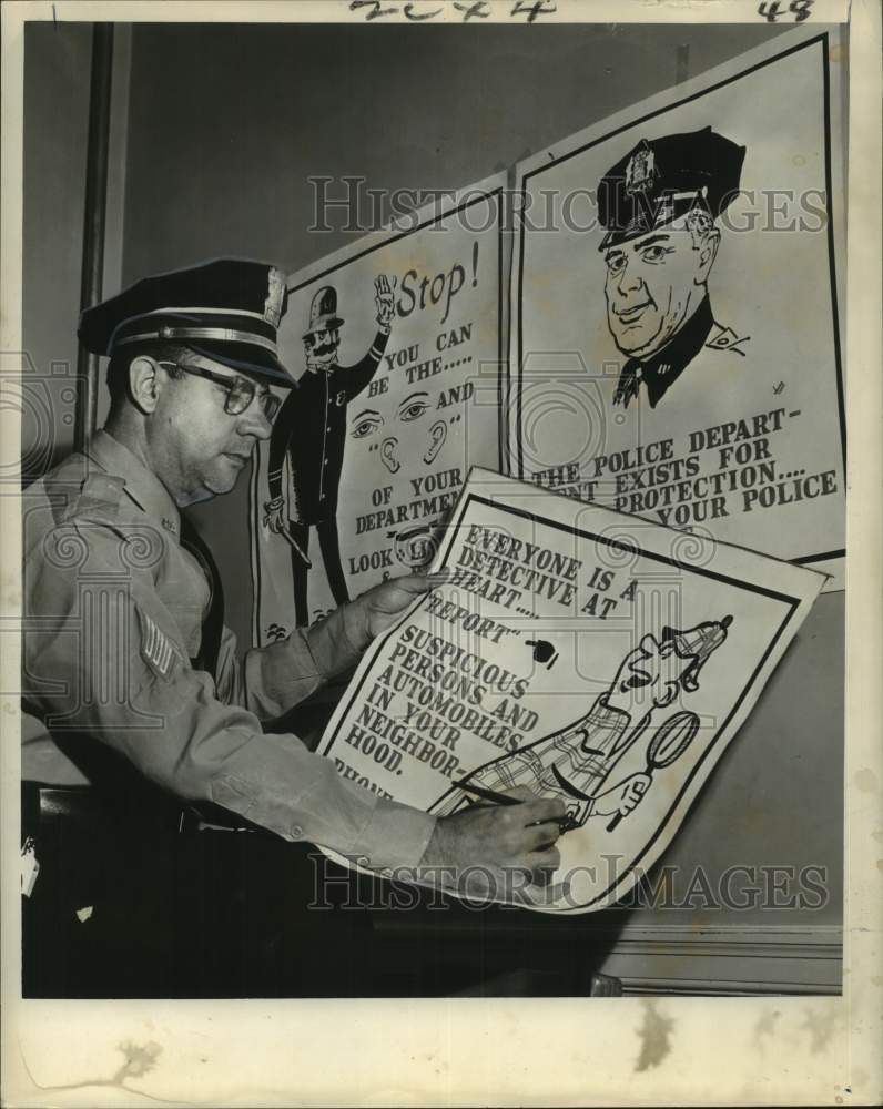 1961 Press Photo New Orleans Sergeant Jonas H. Robertson draws poster- Historic Images