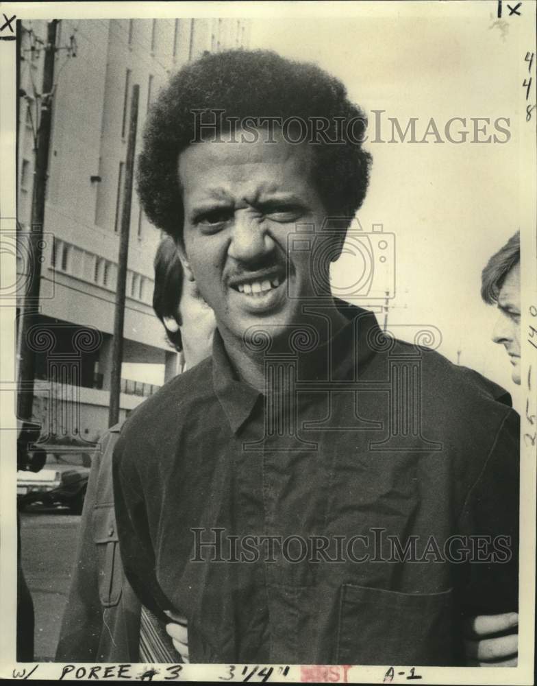 1977 Press Photo Carlos Poree arrested in New Orleans after Shooting Spree- Historic Images