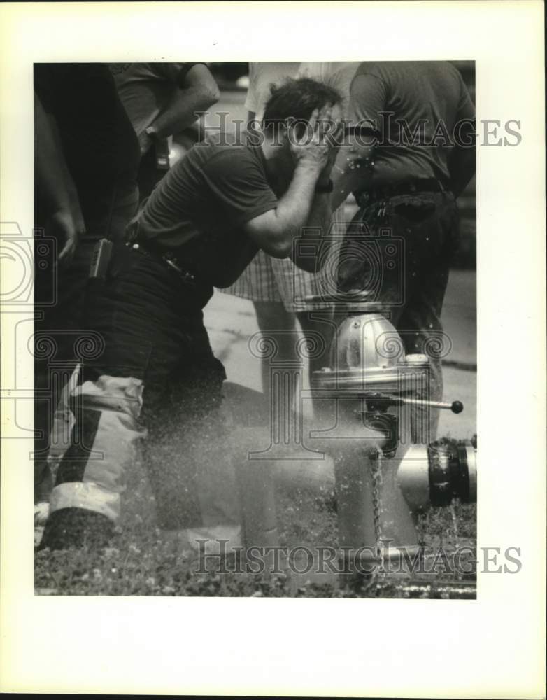 1990 Press Photo Harvey fireman Danny Bertrand after Arson Training Seminar. - Historic Images