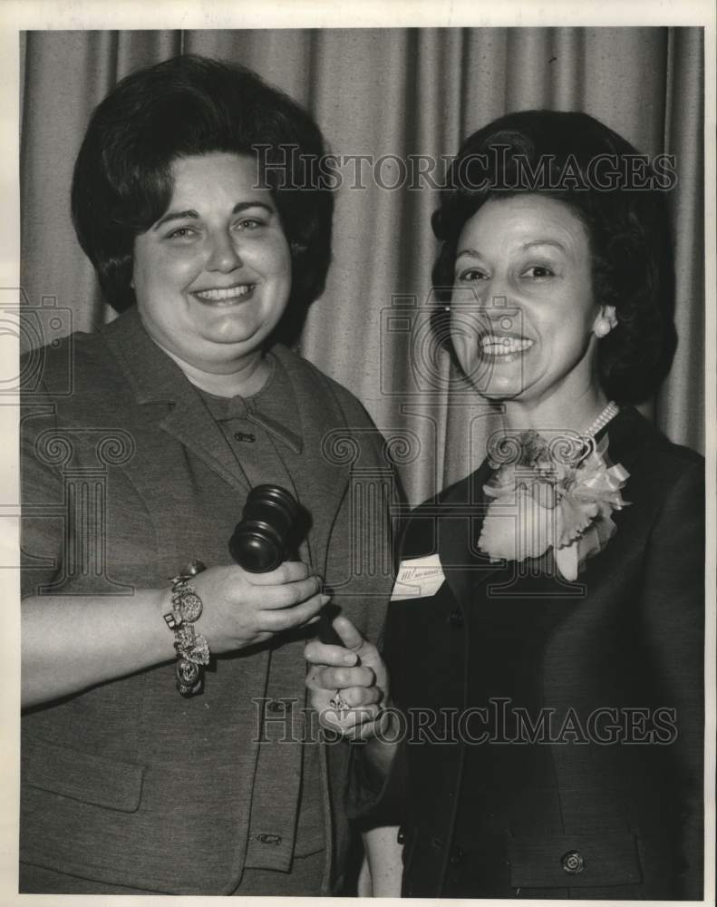 Load image into Gallery viewer, 1968 Press Photo Gloria Prieu, Mrs. A. Watermeier - Louisiana Nurses Association
