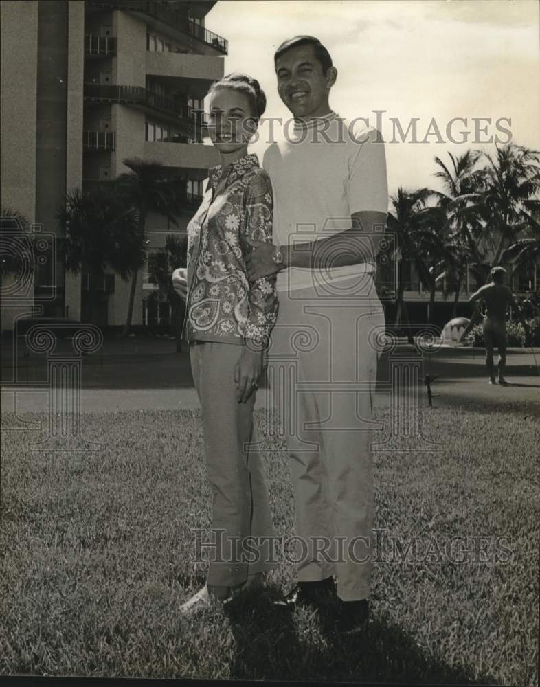 Load image into Gallery viewer, 1968 Press Photo Couple During Honeymoon At Pier 66 Hotel In Fort Lauderdale
