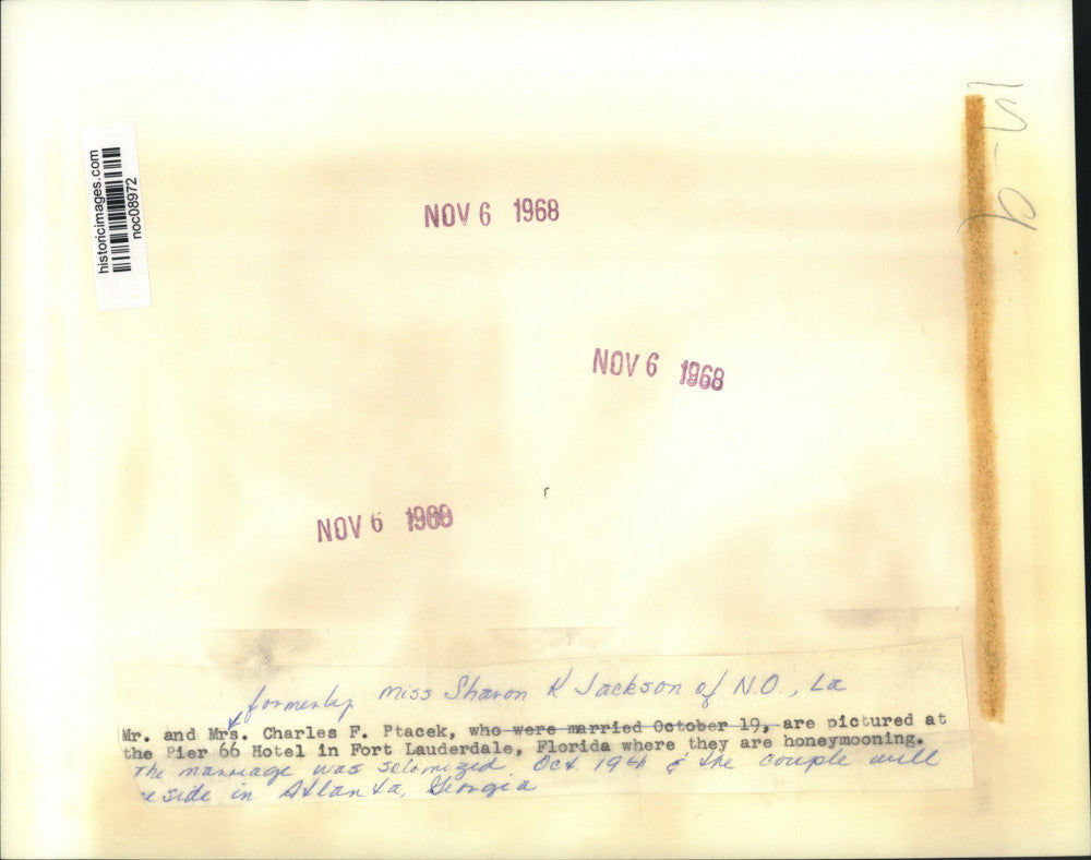 1968 Press Photo Couple During Honeymoon At Pier 66 Hotel In Fort Lauderdale