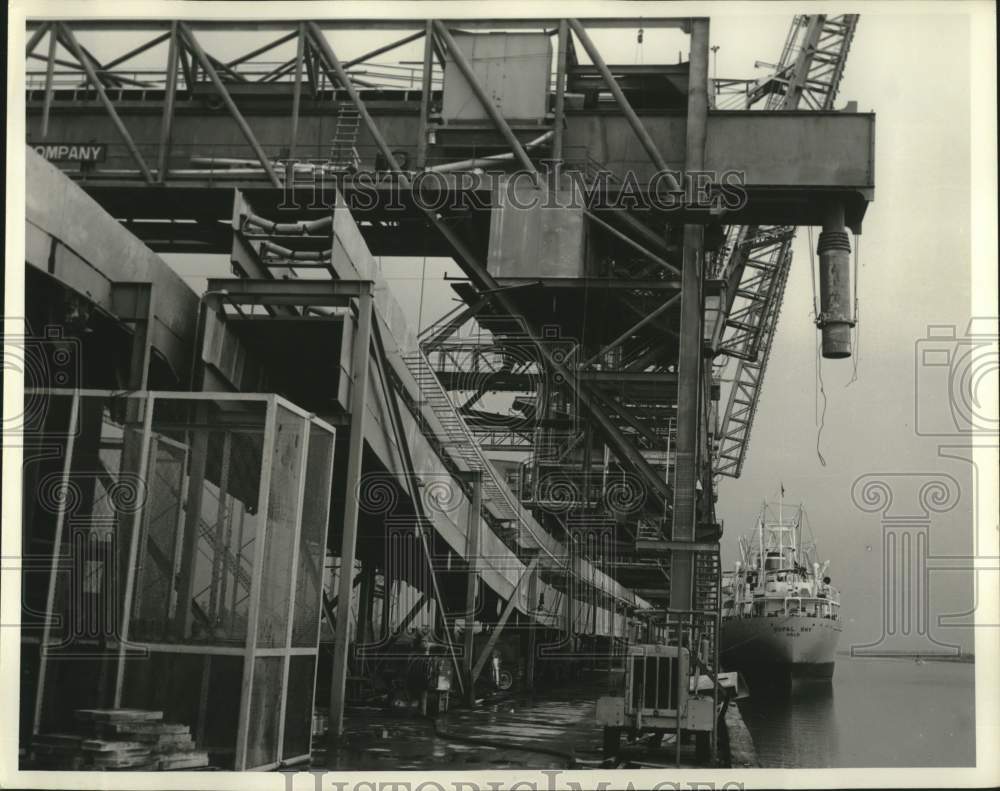 1967 Press Photo Ship Sits At Public Bulk Terminal - noc08975