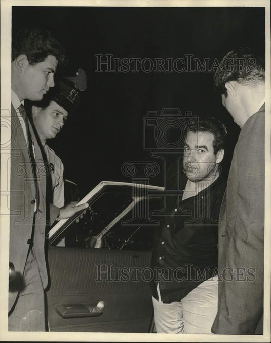 1967 Press Photo New Orleans police apprehend holdup-man Ray Wilson Profitt- Historic Images