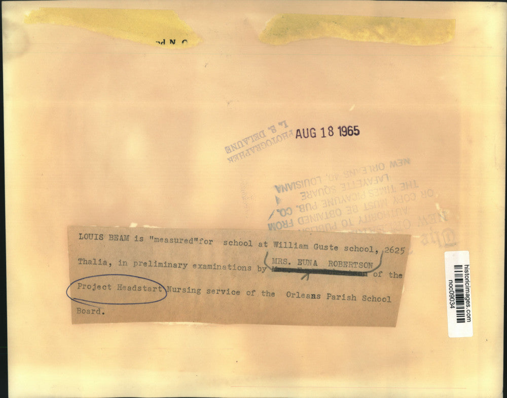 1965 Press Photo Louis Beam measured by Euna Robertson at William Guste School