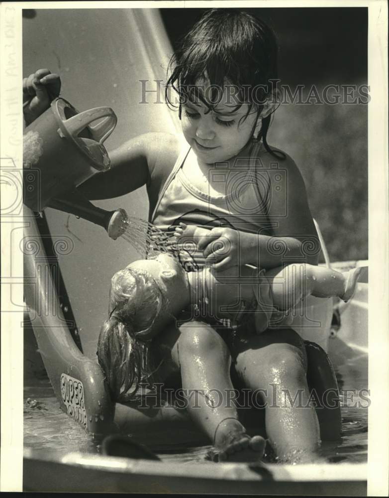 1987 Press Photo Carly Rando playing in her new swimming pool, Metairie- Historic Images